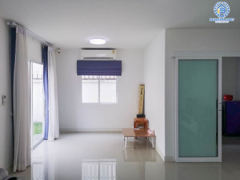 *****บ้านแฝดมือสองย่านปทุมธานี ม.บ้านฟ้าปิยรมย์ เทนโดร เนื้อที่กว้าง 38.10 ตร.ว. ฟังก์ชัน 3 ห้องนอน 3 ห้องน้ำ ที่จอดรถ 2 คัน ฟรี! เครื่องปรับอากาศ 4 เครื่อง ภายในกว้างขวาง สภาพเหมือนใหม่ บนทำเลแห่งการเดินทาง ใกล้รถไฟฟ้าสายสีเขียว "สถานีคูคต" และจุดขึ้นมอเตอร์เวย์